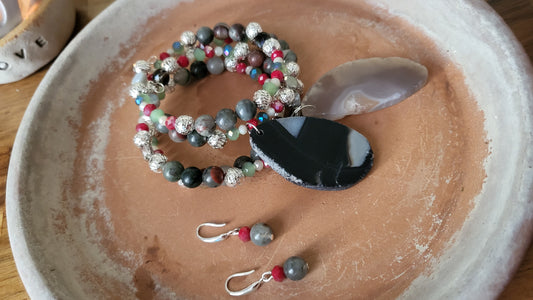 Brazalete y aretes Carmen