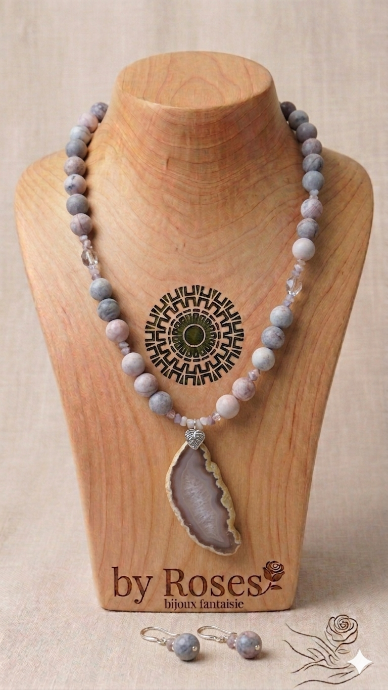 Collier Rose de Sable